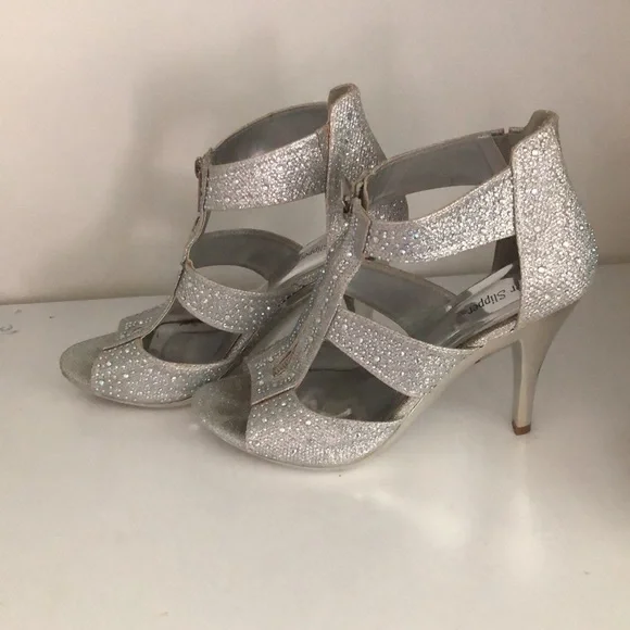 Size 9 Silver Sparkle hells - Picture 2 of 4